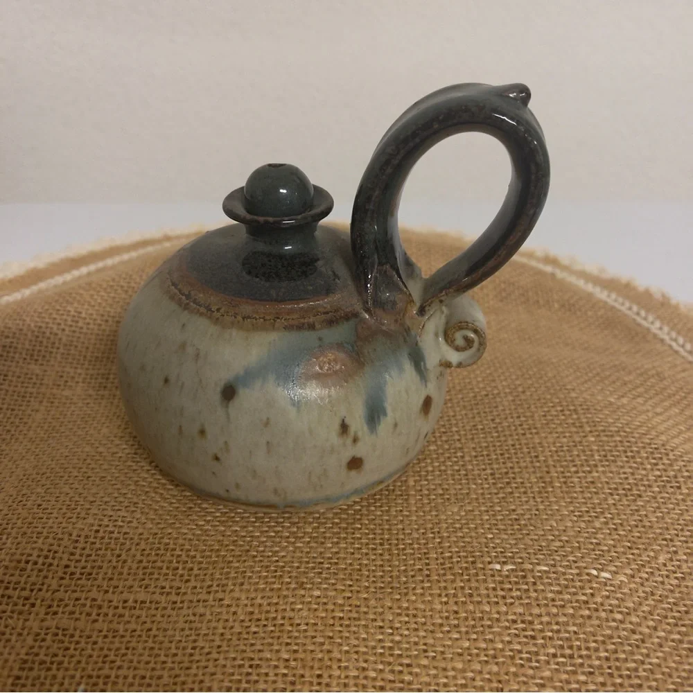Vintage 1981s Chanberlain Pottery Oil Lamp signature